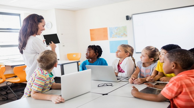 Ways Technology Aids Teachers in the Classroom